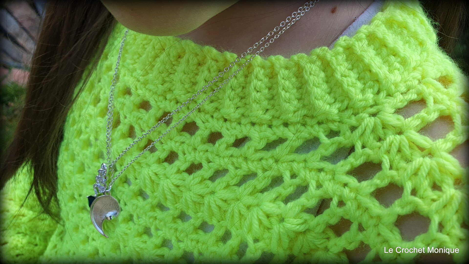 Háčkovaný pulóvrik Elin