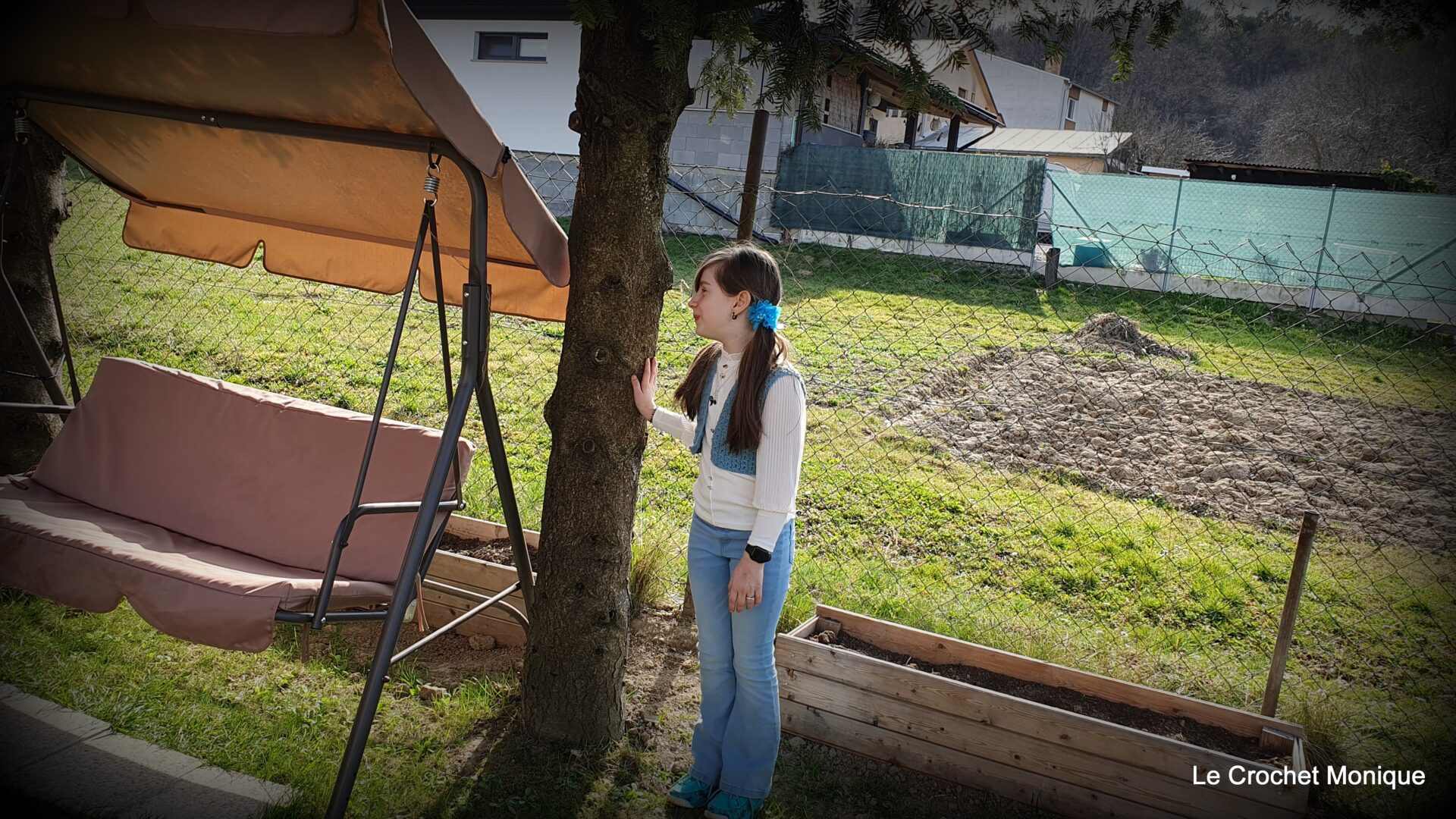 Háčkovaná vesta Lunaria